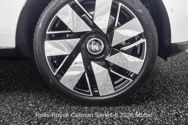 a2z-cars-rolls-royce-cullinan-2026-gall-8b